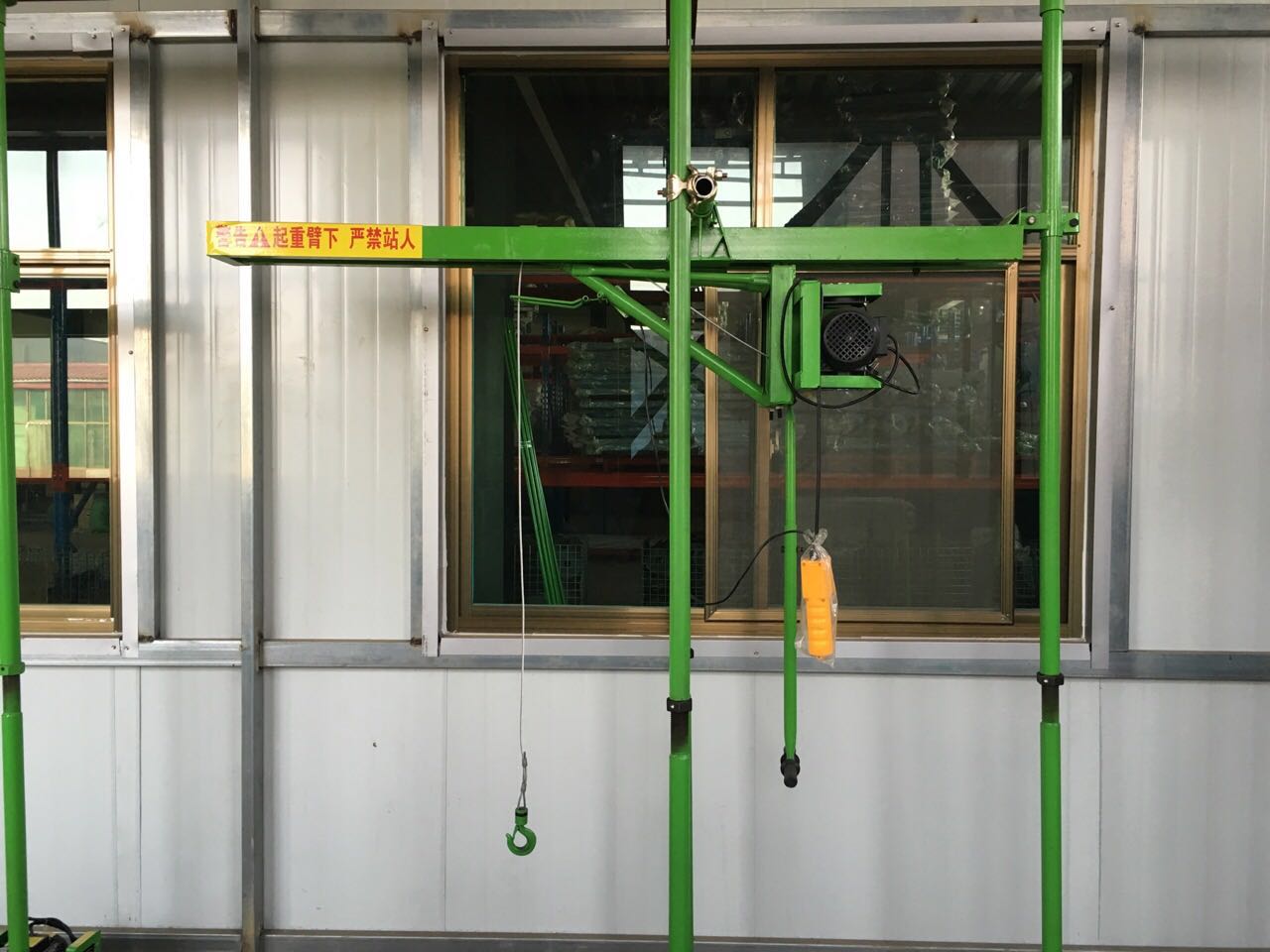 室內(nèi)直滑吊運(yùn)機(jī)